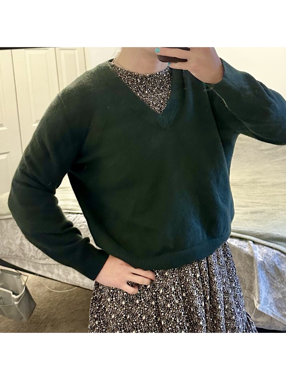 JENNI KAYNE Flynn V-Neck 100% Cashmere Relaxed Sweater Green Cropped Size Medium